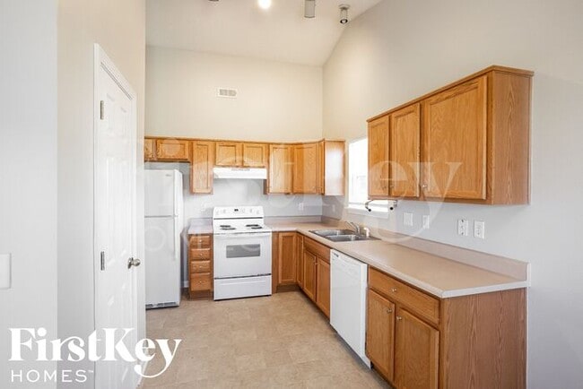 10622 Deercrest Ln, Indianapolis, IN 46239 - photo 5