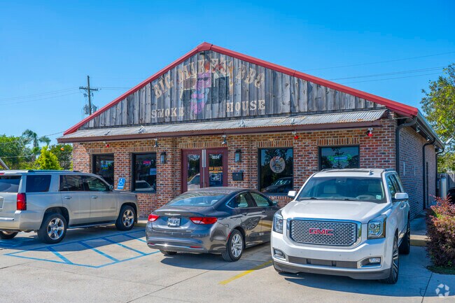 Big Mikes is the main local spot in Mulberry, known for it's pulled pork sandwiches and brisket.