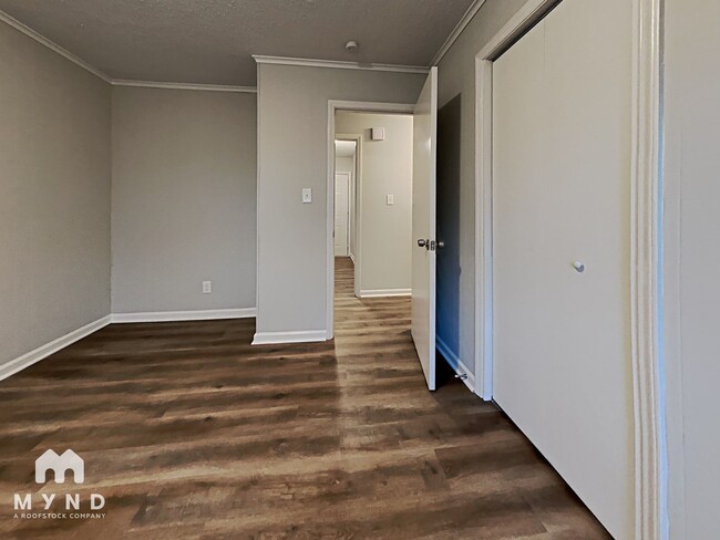 6600 Barrington Dr, Charlotte, NC 28215 - photo 7