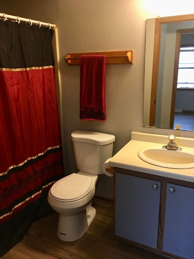 425 E Monroe Ave, Hartford, WI 53027 - photo 5