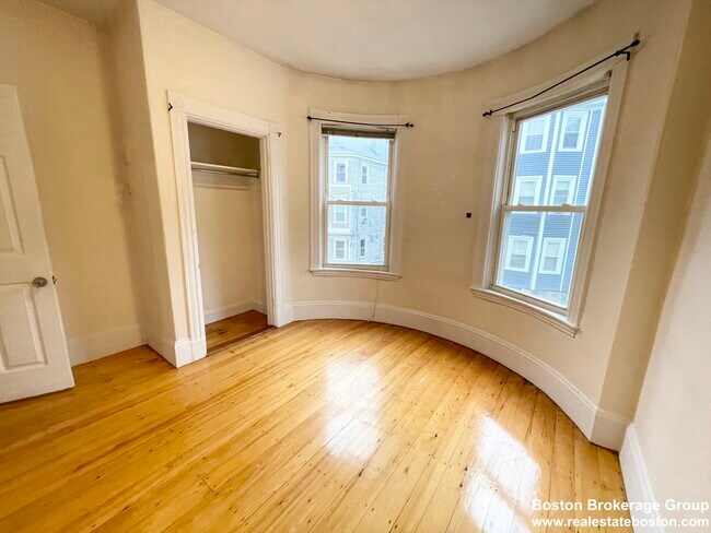 17 Sachem St unit 2, Roxbury Crossing, MA 02120 - photo 3