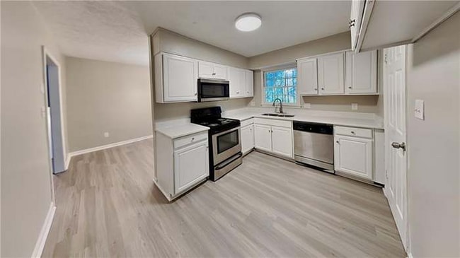 321 Tarragon Way SW, Atlanta, GA 30331 - photo 3