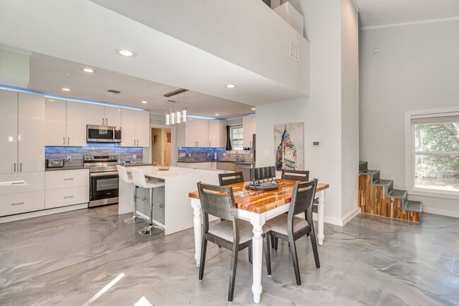 372 Plum St, Bastrop, TX 78602 - photo 3