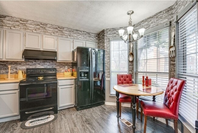 2951 Lexington Trace Dr SE, Smyrna, GA 30080 - photo 2