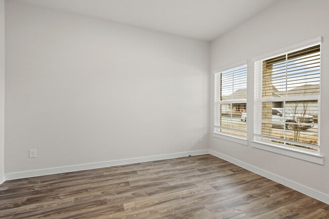 304 Saltmeadow unit 36581840, Red Oak, TX 75154 - photo 5