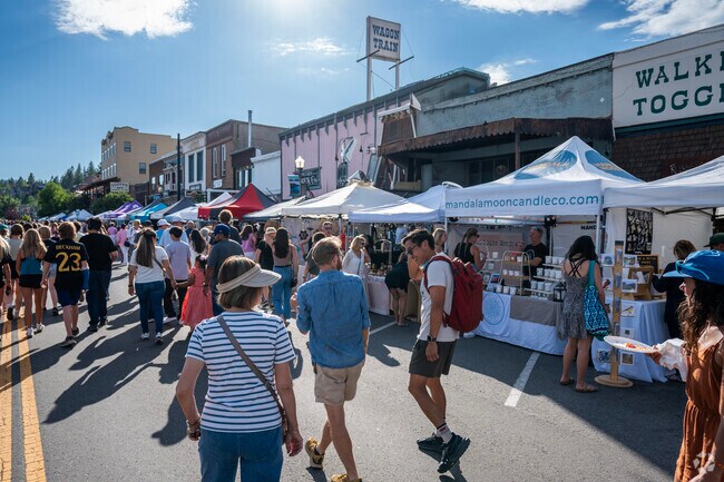 Glenshire-Devonshire residents flock to Truckee Thursday to shop local vendors each summer.