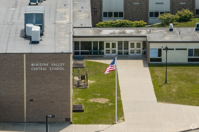 Minisink Valley Elementary in Middletown, NY earns an overall B from Niche.