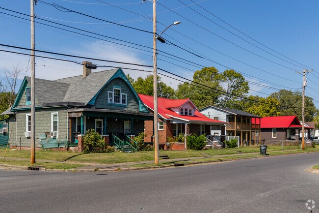 Historic homes of all shapes and sizes can be found all over the Walter Jetton neighborhood.