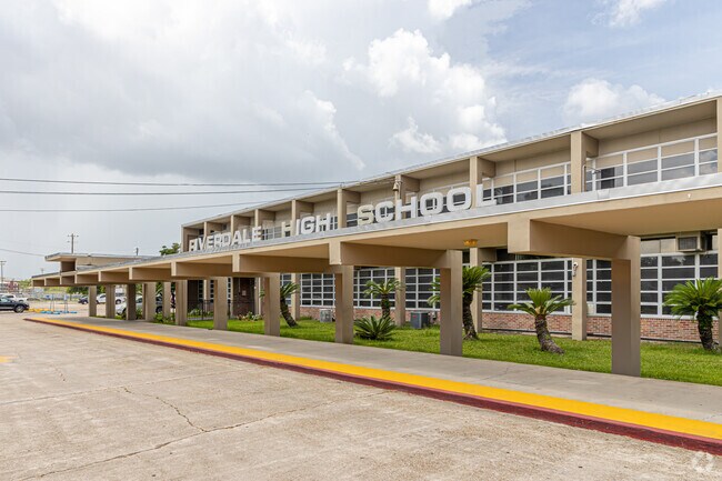 Riverdale High School serves families in and around Jefferson, LA.