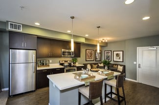 888 N San Mateo Dr, San Mateo, CA 94401