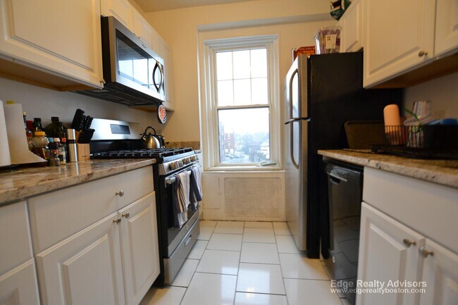 1880 Commonwealth Ave unit 10, Brighton, MA 02135 - photo 2