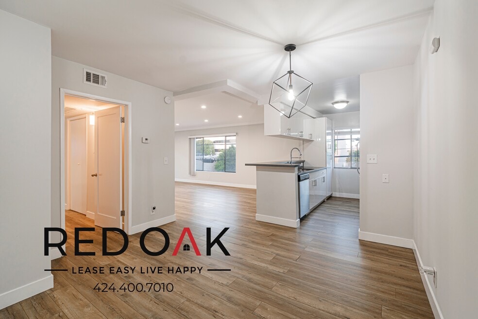 121 N Hamilton Dr unit 202, Beverly Hills, CA 90211 - photo 1