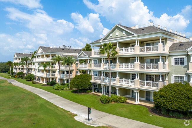 Centre Court Ridge features luxurious condos for potential homebuyers in Reunion.