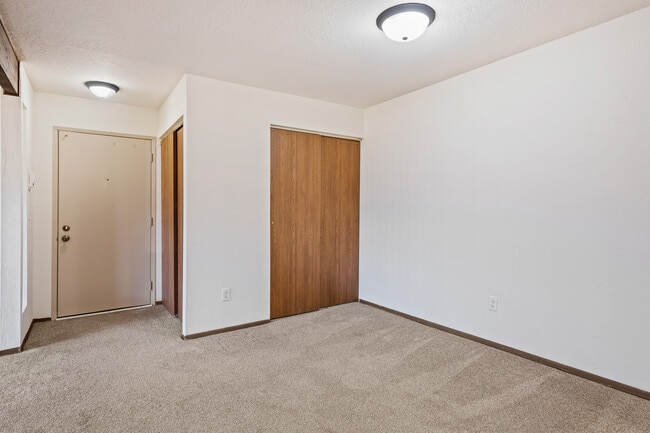 Burtons Landing Apartments, Grand Rapids, MI 49546 - photo 4