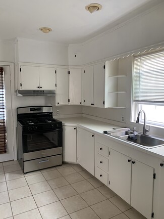 30 Gardner St Unit 2, Salem, MA 01970