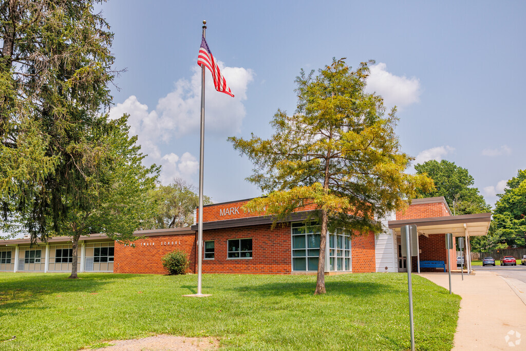 Mark Twain Elementary School is part of the Springfield Public School system.