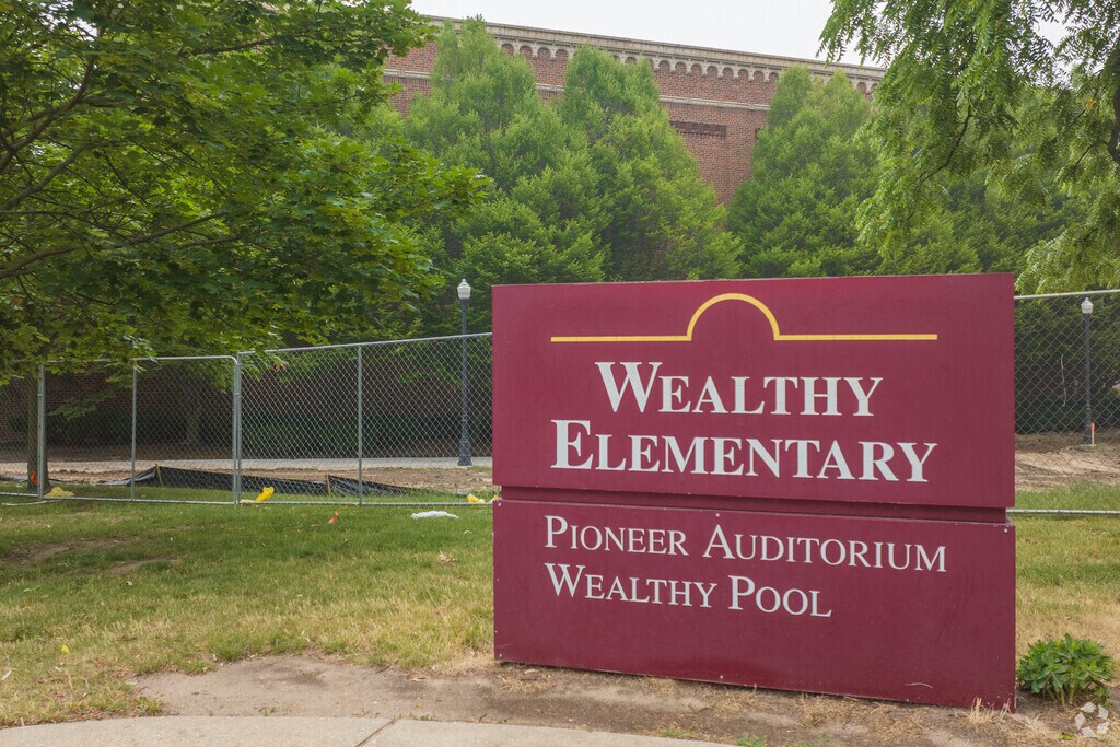 Entrance sign to Wealthy Elementary school on Lake Dr in East Grand Rapids.