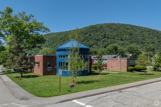 Kent Center School at 9 Judd Ave, Kent, CT 06757.