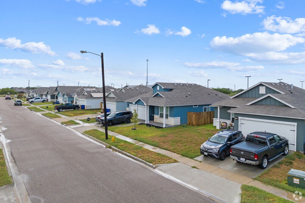 3901 Shiva Dr, Calallen, TX 78410