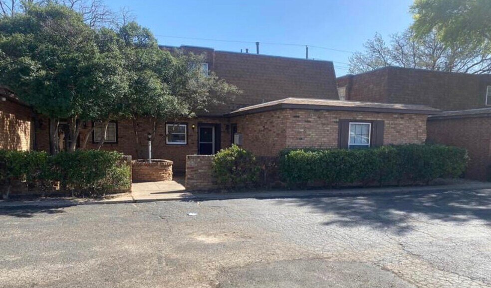 2103 49th St unit D, Lubbock, TX 79412 - photo 1