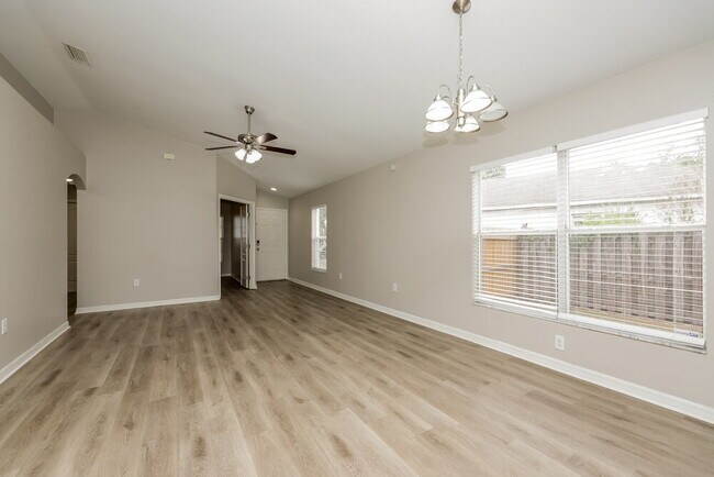 447 Maple Pointe Dr, Seffner, FL 33584 - photo 5