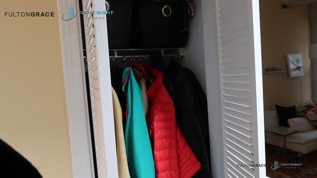 1443 N Bosworth Ave unit 1R, Chicago, IL 60642 - photo 2