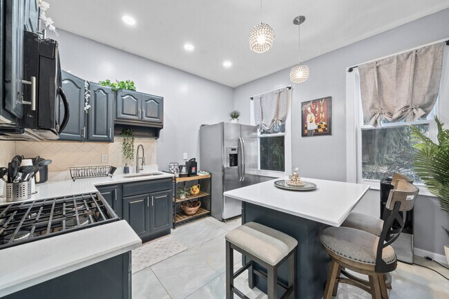 20 W 48th St unit ID1312447P, Bayonne, NJ 07002 - photo 2