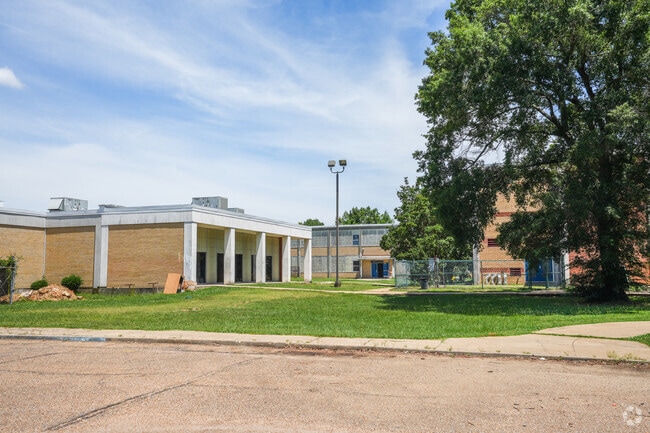 Murrah High School enrolls students in grades 9-12.