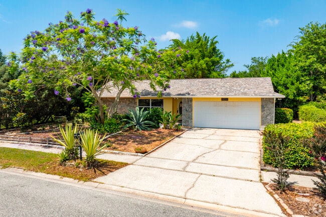 Many homes in Williamsburg feature well maintained lawns.