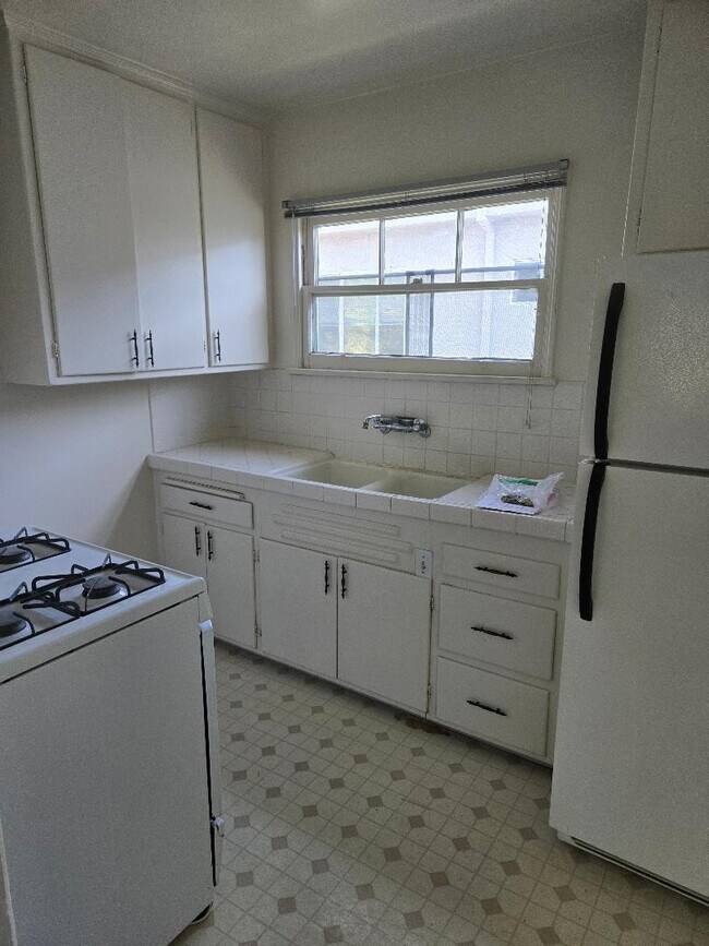 Weddington Apartments, Sherman Oaks, CA 91401 - photo 3