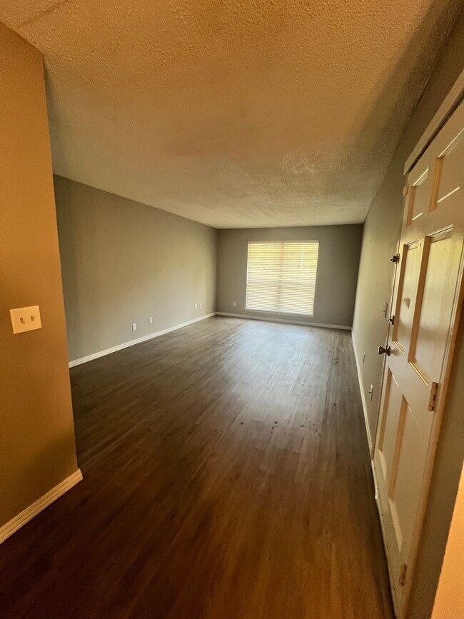 825 Red Bird Ln unit 825D, Norman, OK 73072 - photo 2