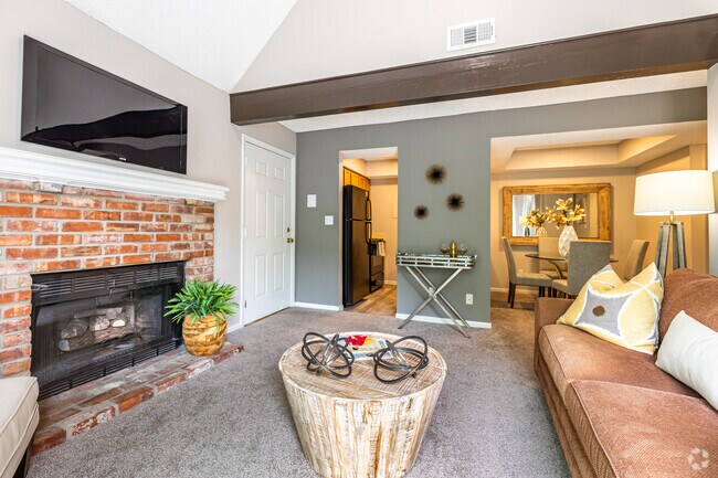 The Lakeview Loft - Living