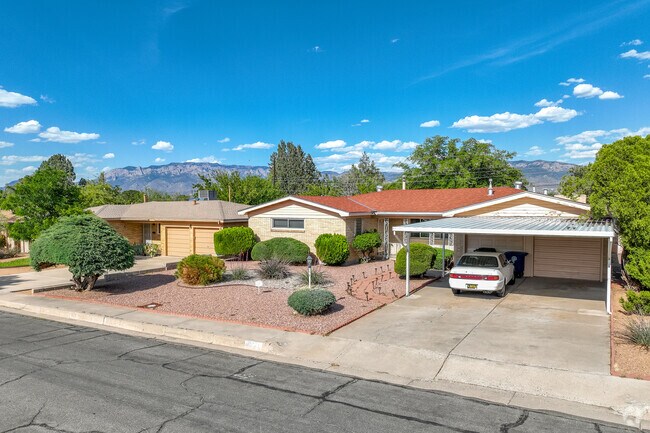A row of Pueblo Alto homes have stucco siding, with brick and vinyl few and far between.