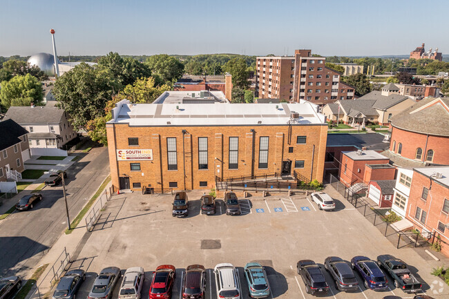 South End Middle School is located in Springfield.