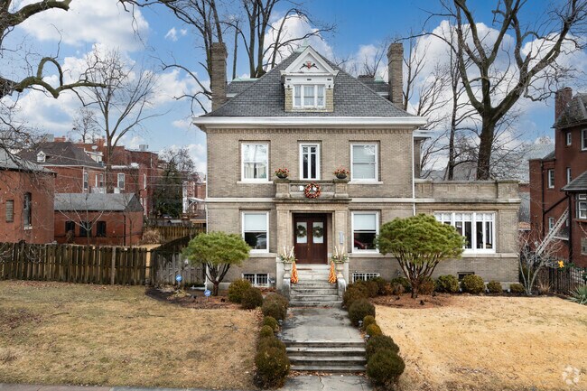 Compton Heights’ was primarily constructed in the late 19th and early 20th centuries.