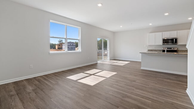 562 Atkinson St, Shenandoah Junction, WV 25442 - photo 5