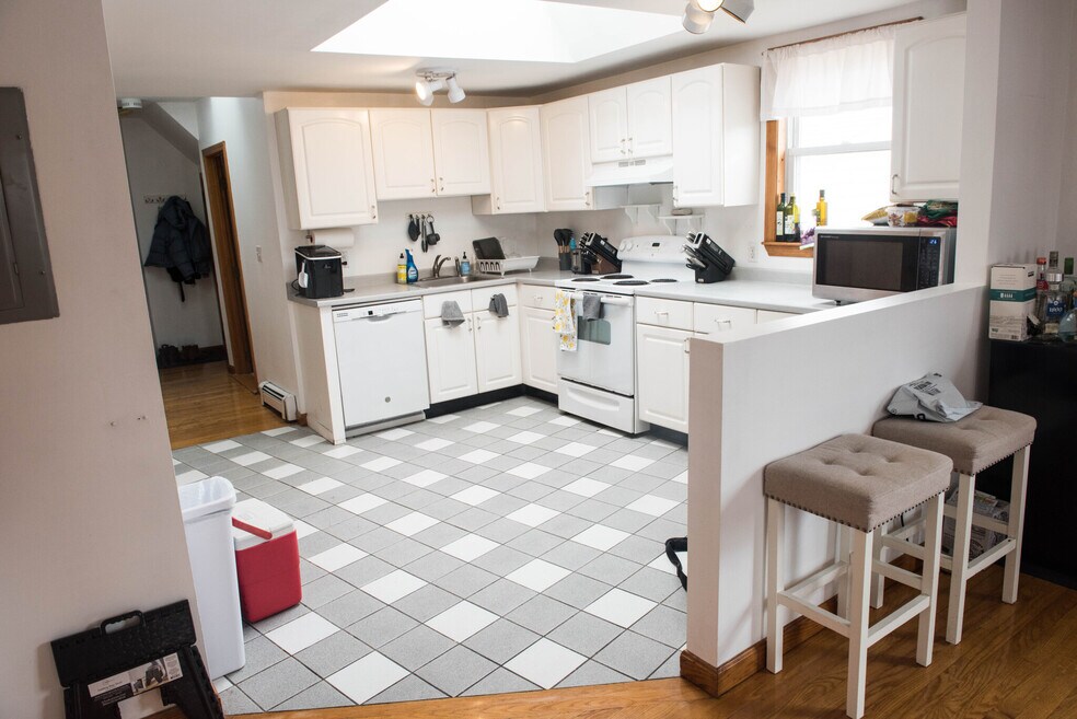 66 Brooks St unit 3, Brighton, MA 02135 - photo 1