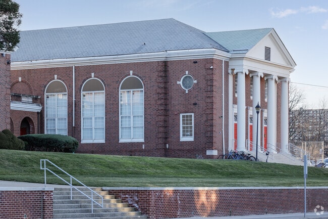 Fort Lee High School in Fort Lee, NJ has 1,153 students in grades 9-12.