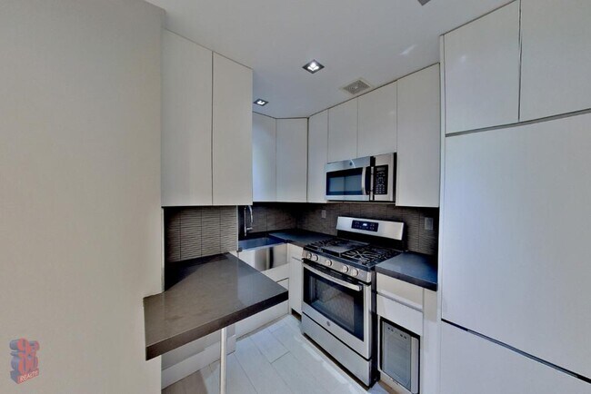 338 E 100th St unit 2, New York, NY 10029 - photo 4