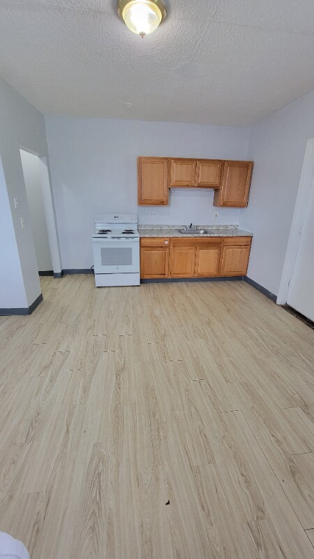 464 Wethersfield Ave unit 3S, Hartford, CT 06114 - photo 2