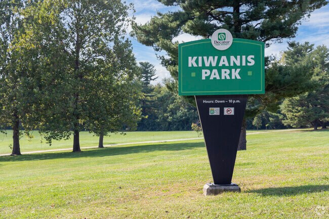 The welcoming signage at Kiwanis Park invites visitors to explore its many amenities.