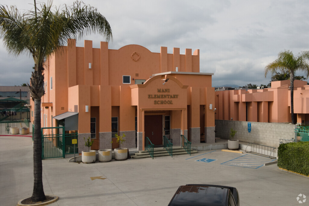 Hachaim Academy is a private Pre-K & Elementary School
located in Valley Glen, CA.