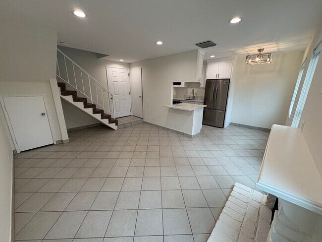 Barclay Square Apartment, Sherman Oaks, CA 91401 - photo 6