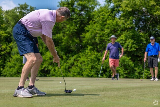 Springhill residents can take a short drive to Franklin Golf Course for an evening of golf.