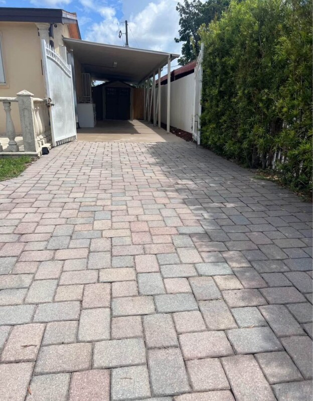 785 E 43rd St, Hialeah, FL 33013