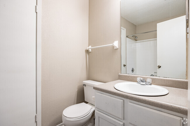2BR, 2BA - 997SF