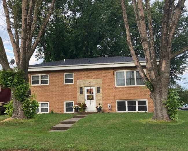 821 1st Ave NW unit B, Byron, MN 55920 - photo 2