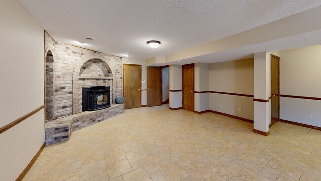 2050 Steeple Chase Ct, Nixa, MO 65714 - photo 2