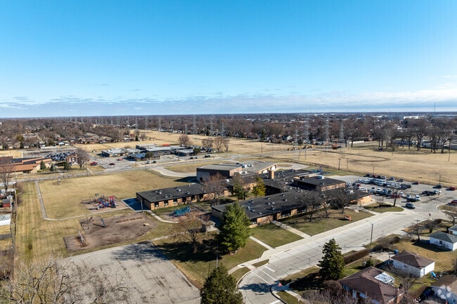 Marjorie Carlson Elementary School features a student to teacher ratio of 11:1, according to Niche.
