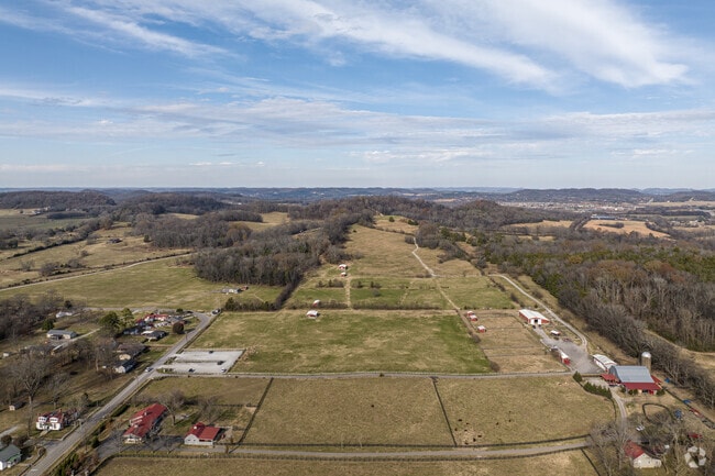 Area parks include Preservation Park, a 200-acre open space in the heart of Thompson’s Station.